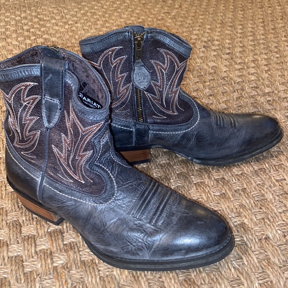 Ariat Billie Unbridled ankle booties NWOT - Picture 11 of 11